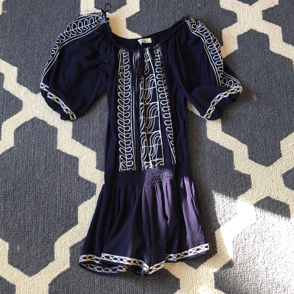 Cute embroidered playsuit! Xs